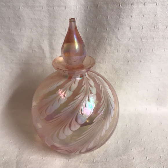 Silvestri Pink Glass Perfume Bottle with White Feather Swirls. Teardrop Stopper. - Picture 2 of 6